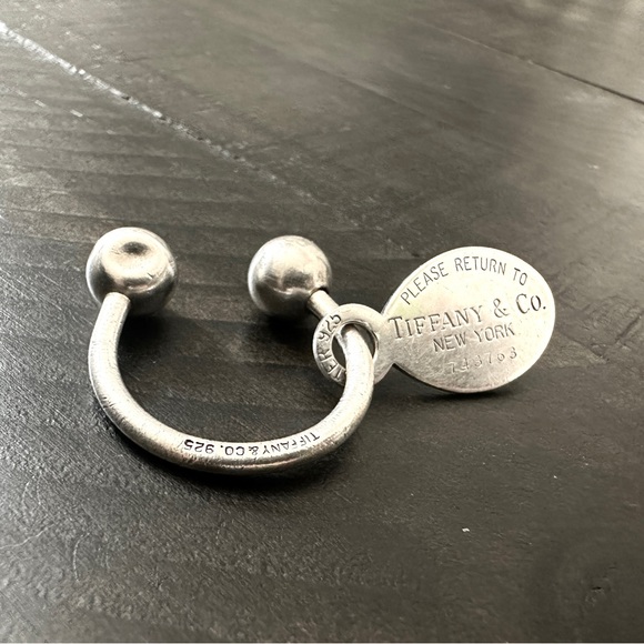 ❌SOLD❌ 💎 Tiffany & Co. Sterling Silver 'RETURN TO TIFFANY' Dog Tag Keyring - Picture 3 of 13